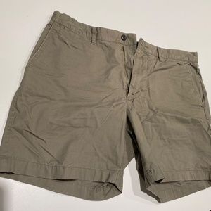 J. Crew 7" Stretch  Chino Flat Front Shorts in Khaki Green